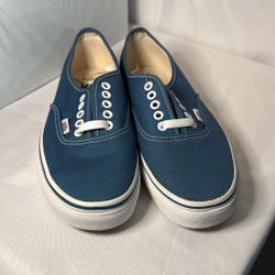 New Vans AUTHENTIC men’s  Size 7.5/ 9 Women’s