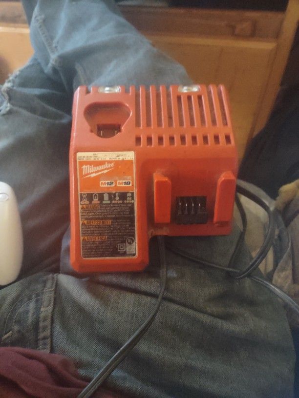 Milwaukee Battery Charger