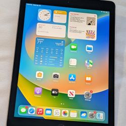 VERY NICE APPLE iPad PRO 9.7 inch 32GB WIFI iOS16