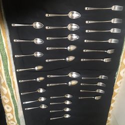 1847 ROGERS BROS (IS) ETERNALLY YOURS FLATWARE
