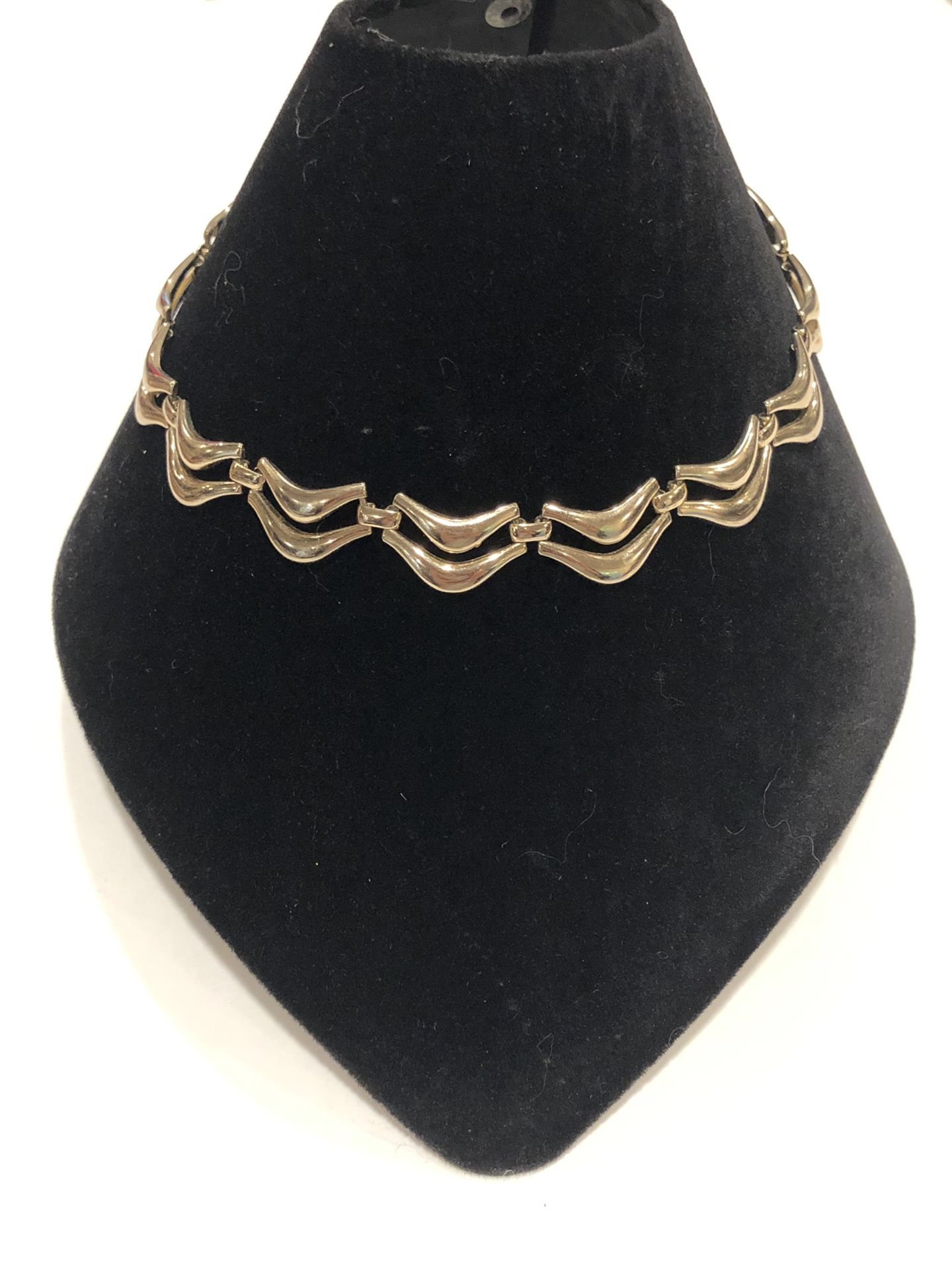 Vintage seamless Monet choker gold tone