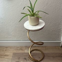 Gently Use Side Table/plant Stand