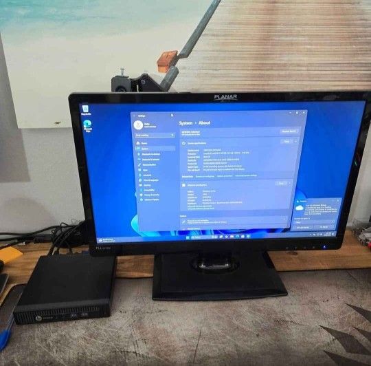 Hp Prodesk 600 g1 computer and monitor