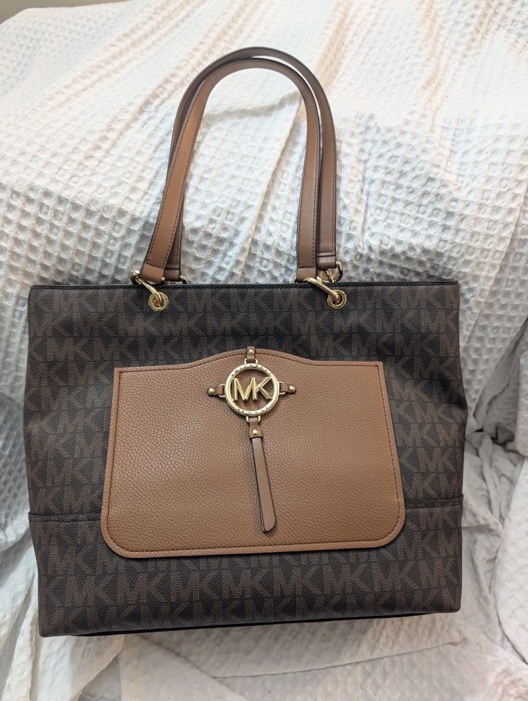 Gorgeous Brand New Michael Kors Purse
