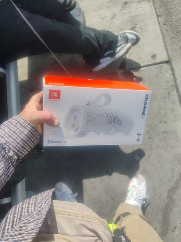 Jbl Charge 6 Brand New With Recipt Never Opened 120$todaysdealonly
