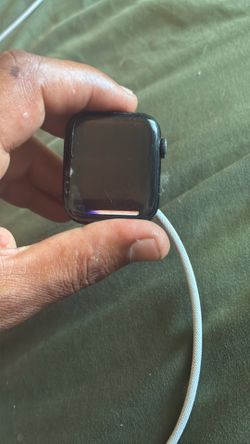 Iwatch se 44 mm need to be repaired !