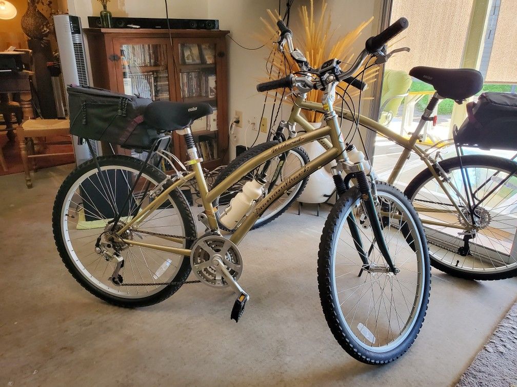 His Her DIAMONDBACK Wildwood Bikes - Main Image