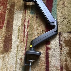 SINGLE MONITOR DESK MOUNT & ADJUSTABLE
