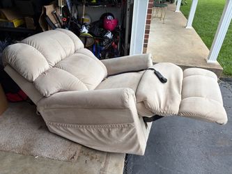 La-Z-Boy Power Lift Recliner – Good Condition