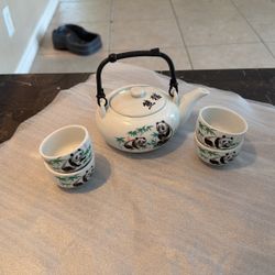 Tea Pot With 4 Cups