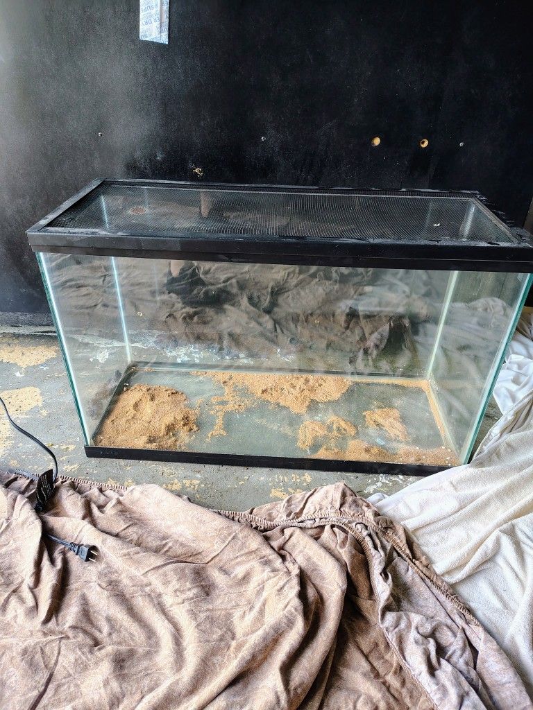 Large Fish/Reptile Aquarium With Lid
