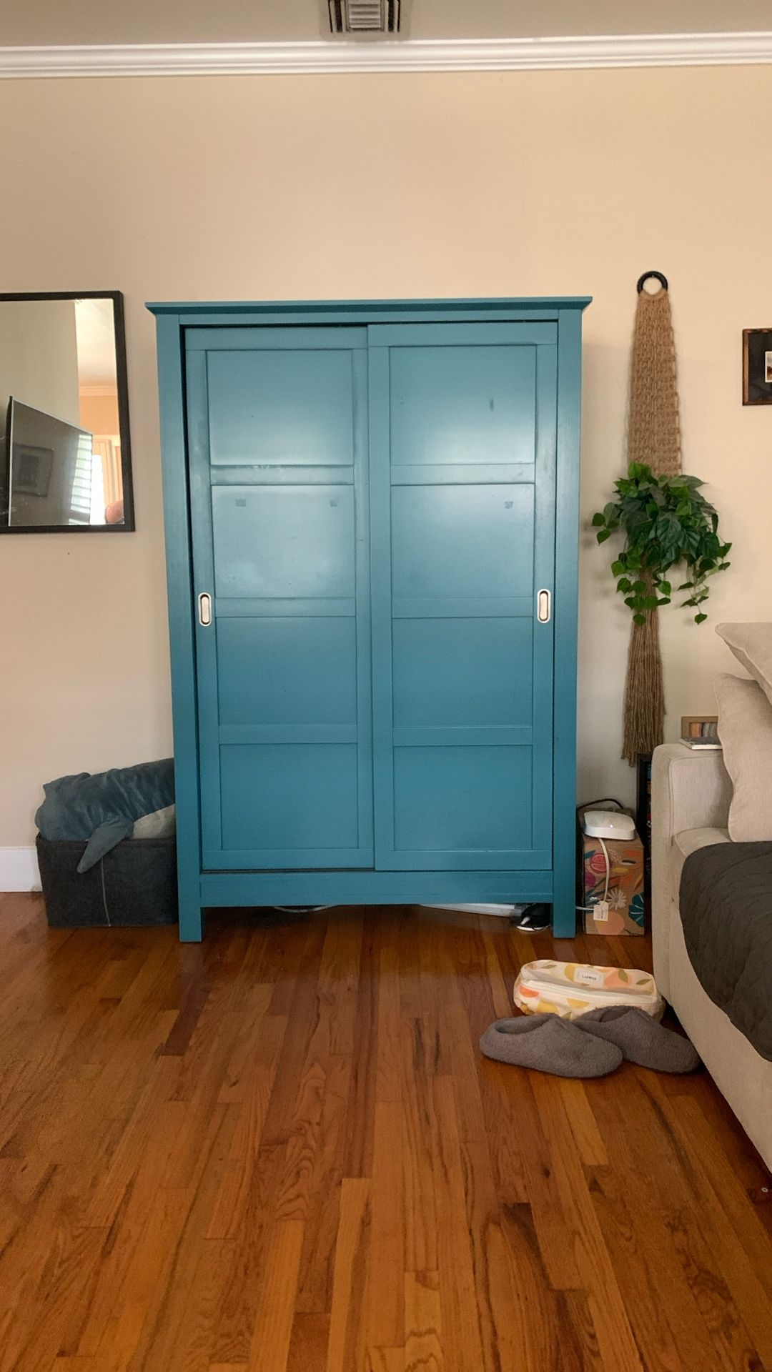 Wardrobe/Armoir