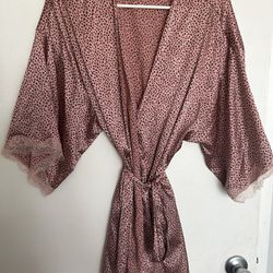 Size Medium / Large Victorias Secret Robe 