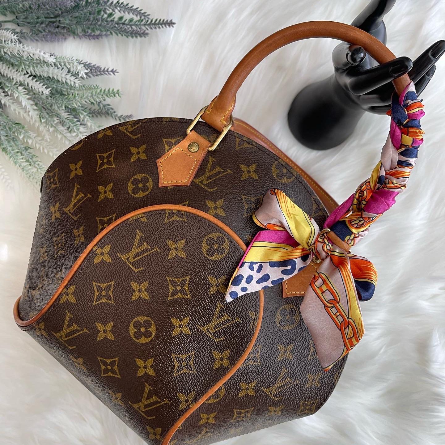 Louis Vuitton Ellipse Bag Review 