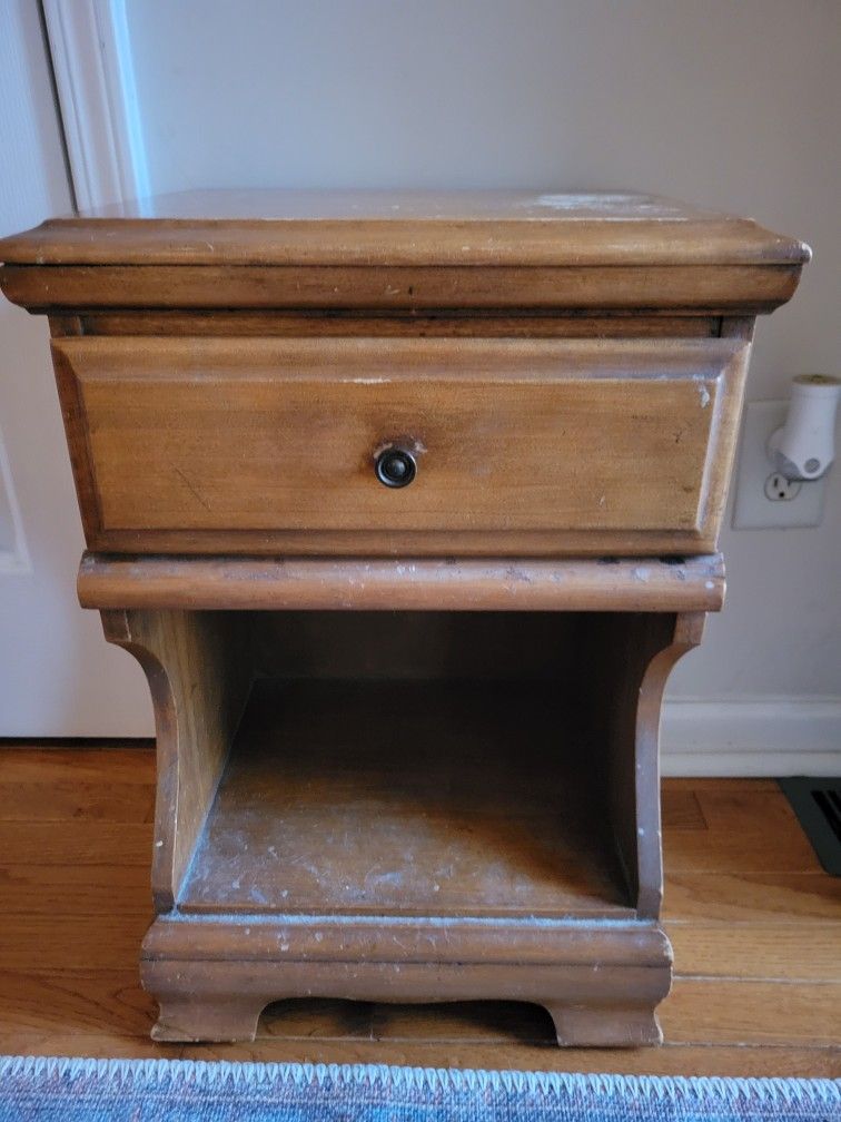Nightstand/Cabinet