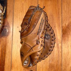 First base Glove (RHT)  Youth 