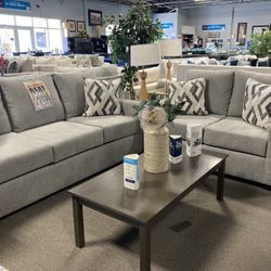 grey sofa loveseat 🩶🪞 $1,299