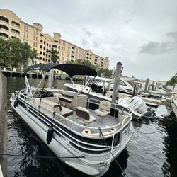 2018 Suntracker 22 foot