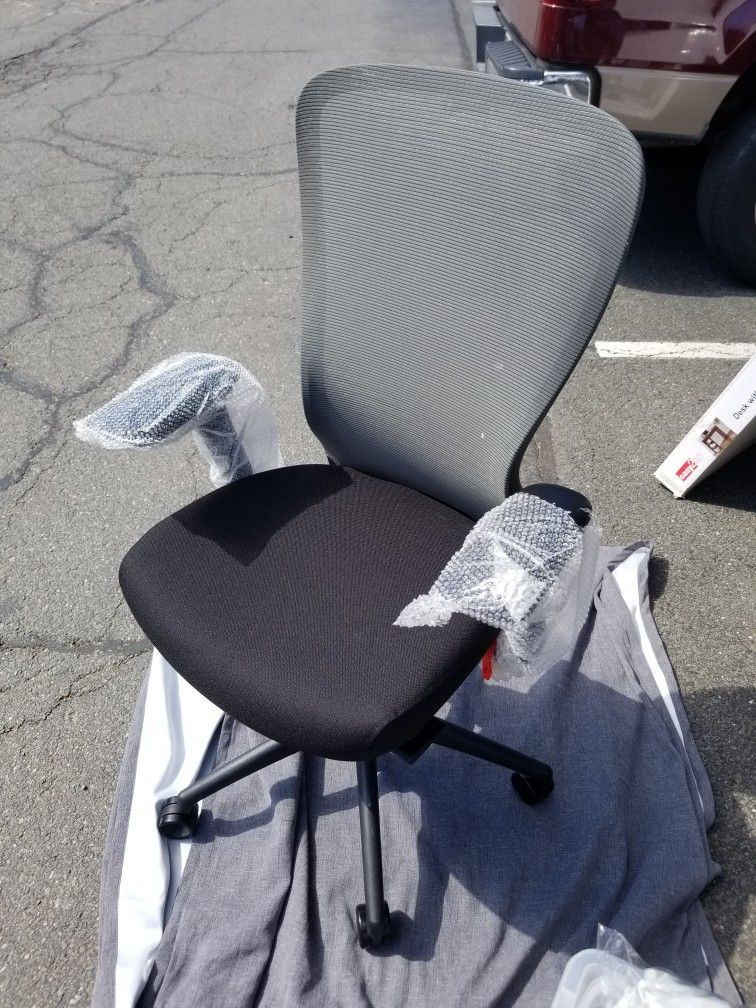 New Staples Ayalon Mesh and Fabric Task Chair Black 51505