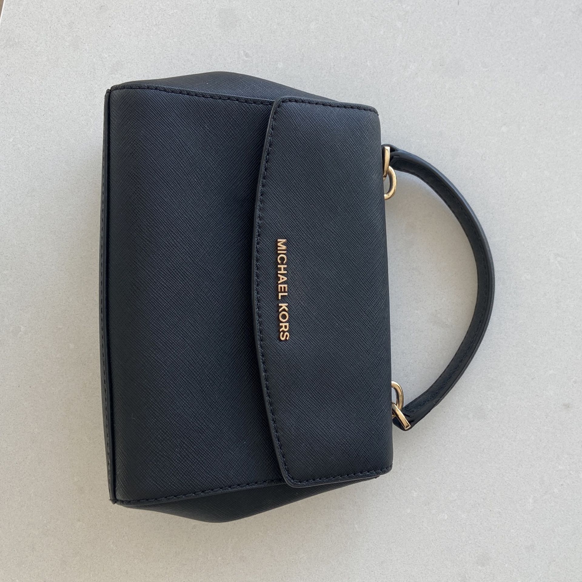 Michael Kors Selma Mini Messenger Bag for Sale in Queens, NY - OfferUp