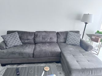 Sectional sofa with chaise