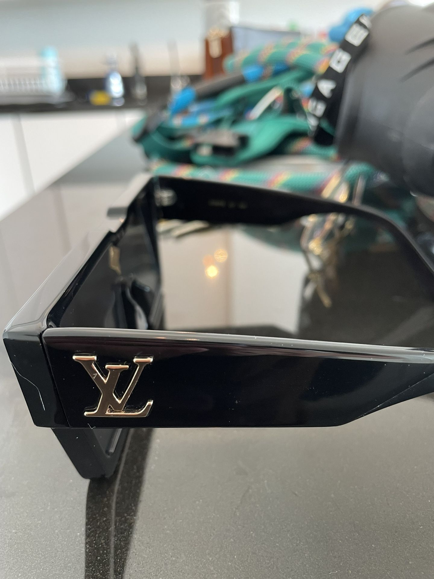 LOUIS VUITTON- Cyclone Unisex Sunglasses – The Outlet Store 4U