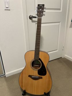 Yamaha FS800 guitar
