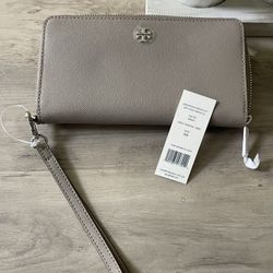 Brand New Authentic Wallet!! Retail Price $195