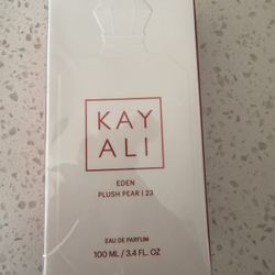 100ml PRERELEASED KAYALI PLUSH PEAR 