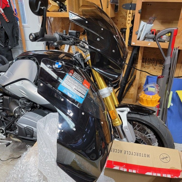 Givi A800N UNIVERSAL Windscreen for Sale in Deer Park, NY - OfferUp