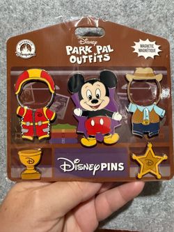 Disney Park Pal Outfits Pins (Mickey and Donald)