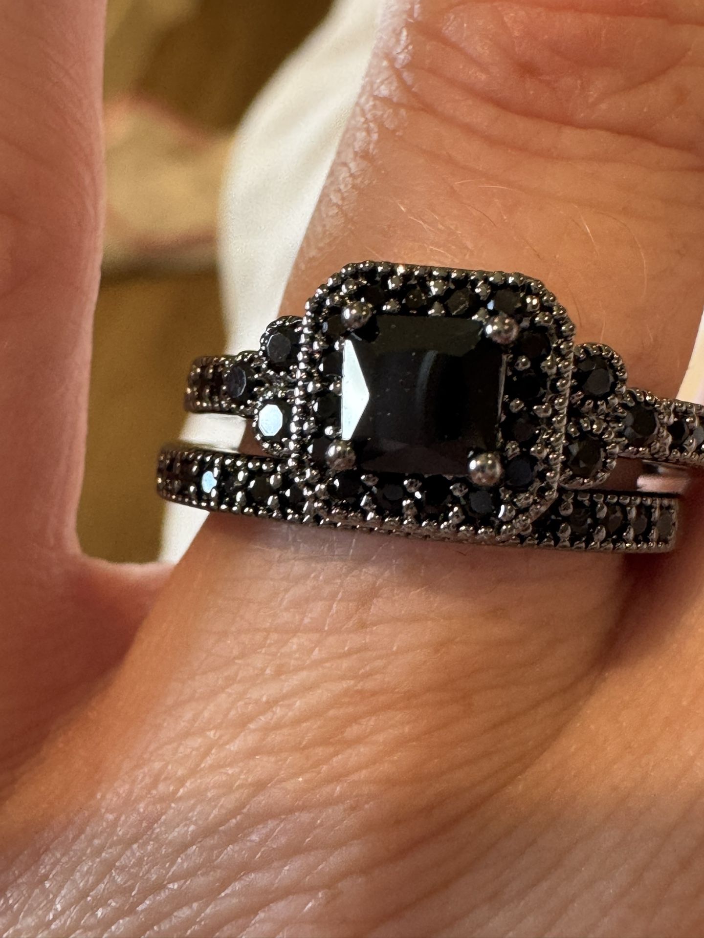 Gorgeous Black Engagement/Wedding RING SET (Size 8) *BRAND NEW!*