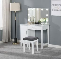 WHITE VANITY SET