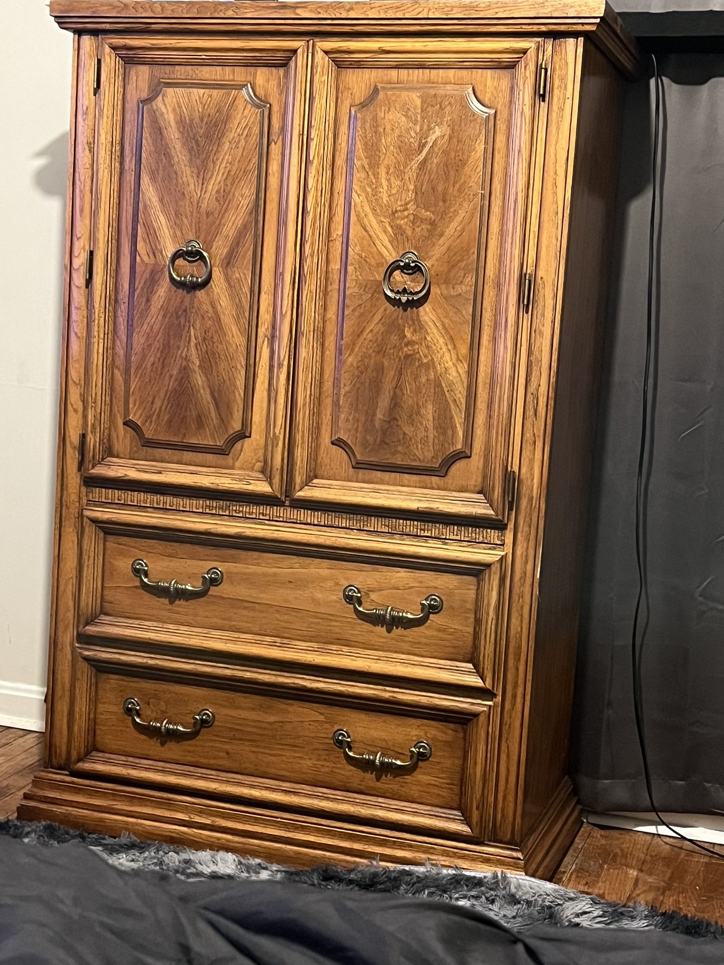 Wood Dresser With mirror And Chest