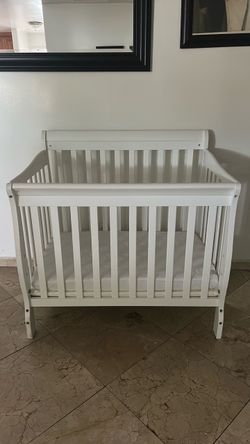 Baby Crib for Small Spaces