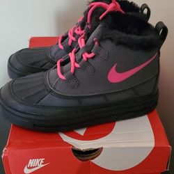 New Nike Chukka Boots Size 2Y