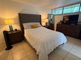 Queen Bedroom Set. With TV 55” included, lamps comfort queen mattress and adjustable base.
