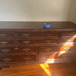 Dresser Free 