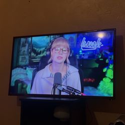 42 led tv with Roku and built in dvd player