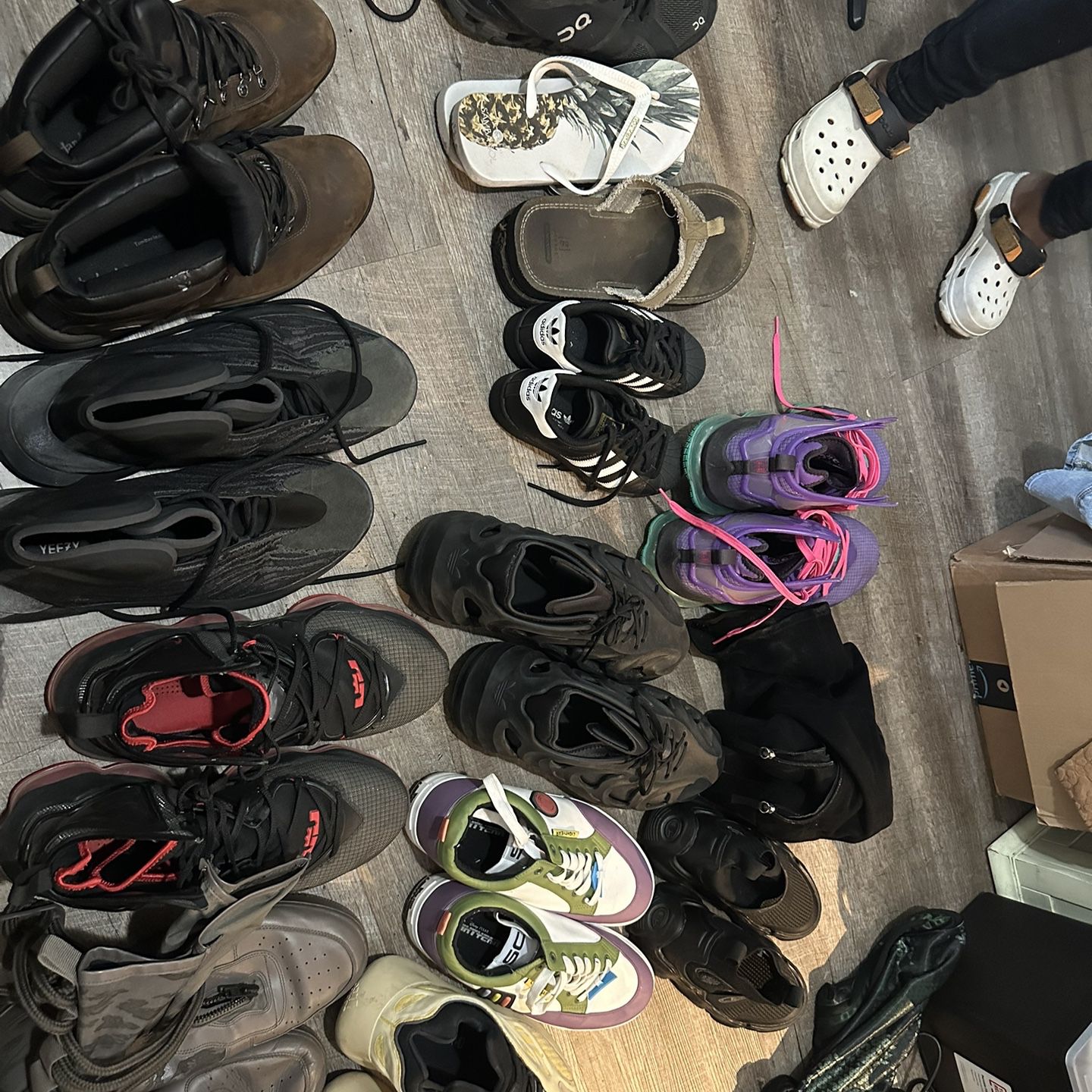 Bulk Shoes M12-14,W6. Has YEEZYS AND LEBRONS