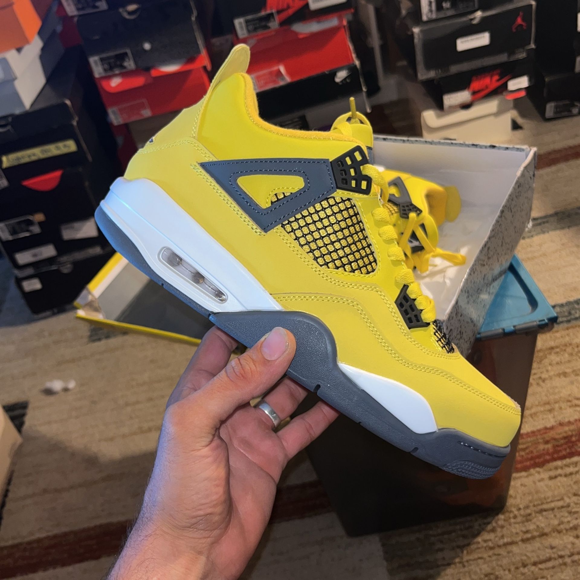 Jordan 4 Lightning