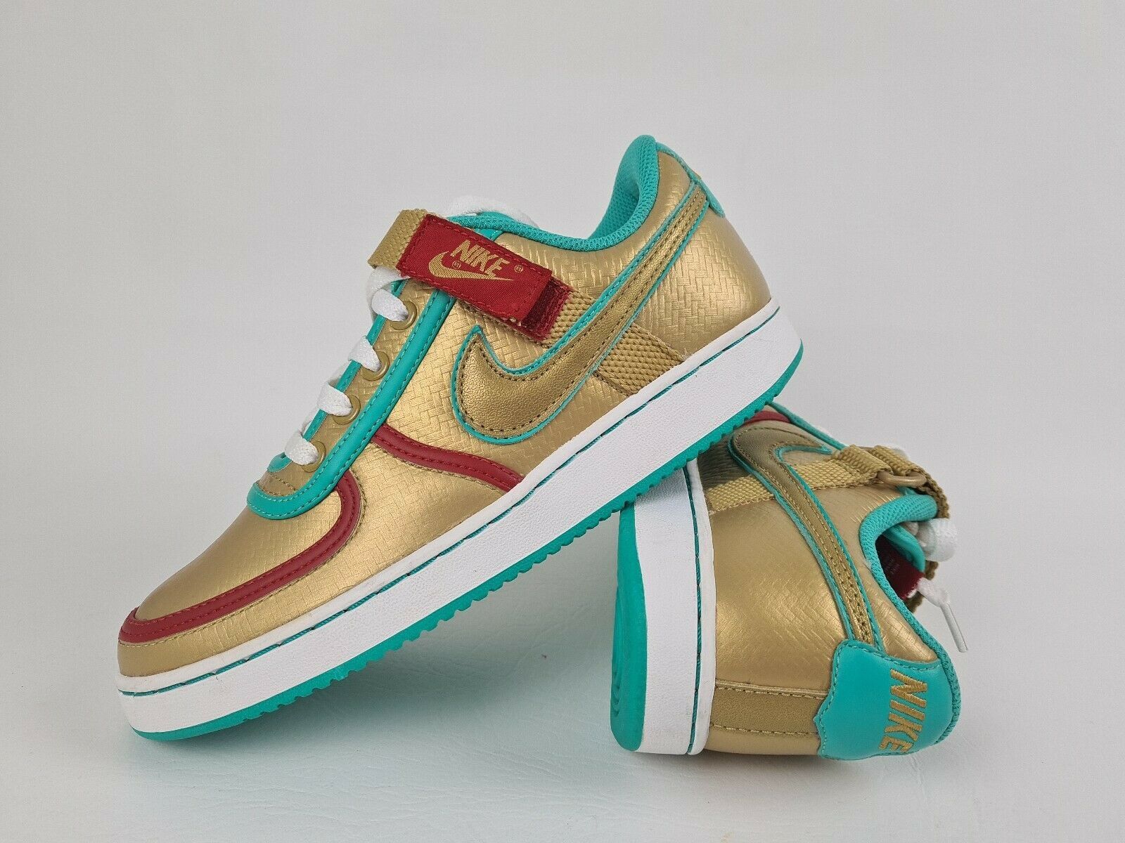 diamante lluvia fábrica Nike Vandal Low Womens Shoes Gold Sz 8 for Sale in Naperville, IL - OfferUp