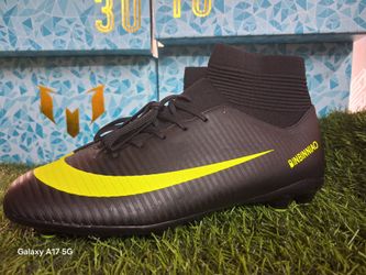 Soccer cleats us size 8.5