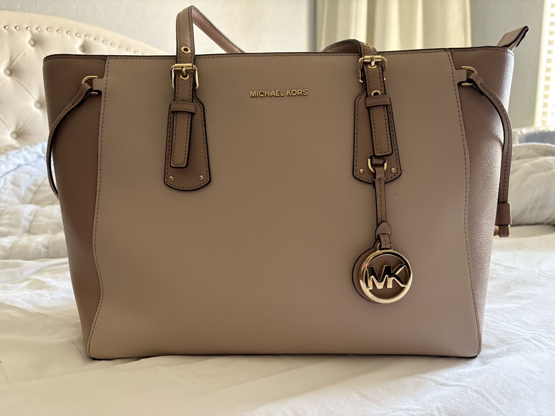 Michael Kors Leather bag