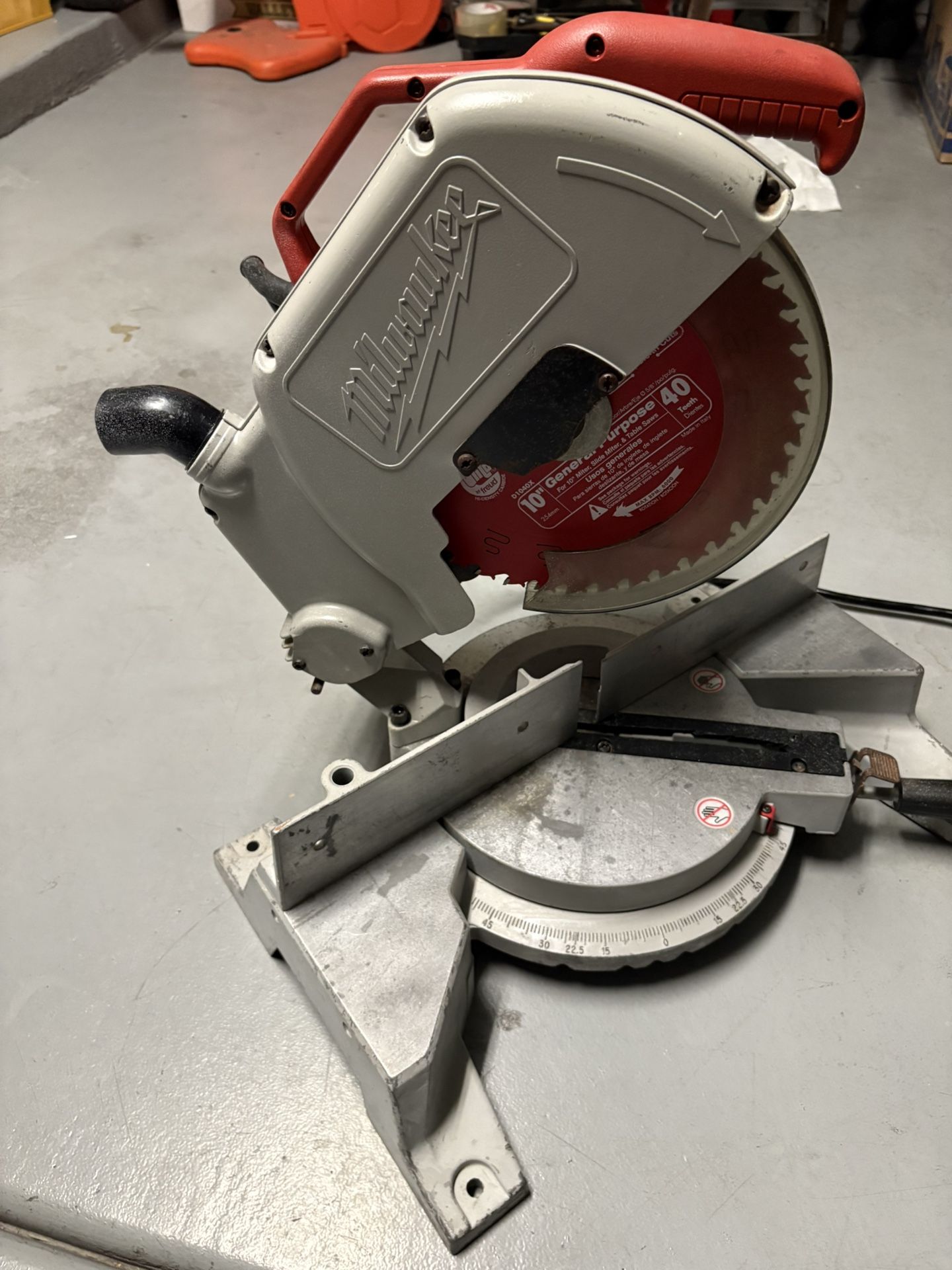Milwaukee 15amp 10-inch Miter saw