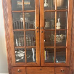 Lighted Hutch/Cabinet/glass Front