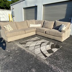 Like New Elegant Grey Sectional Couch/Sofa with FREE DELIVERY!