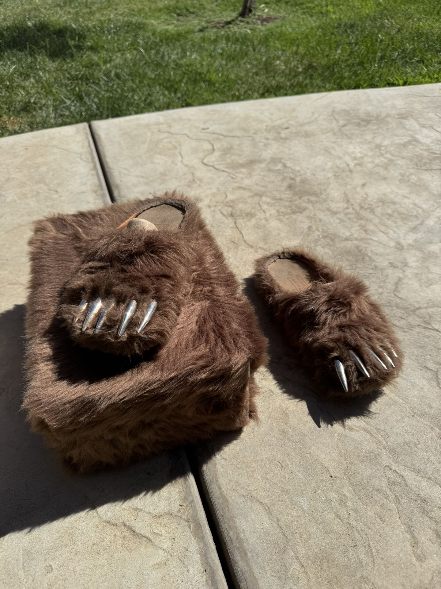 Bear Claw Clogs