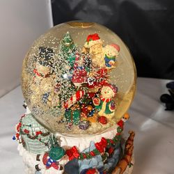 Like New Vintage Musical Snow Globe