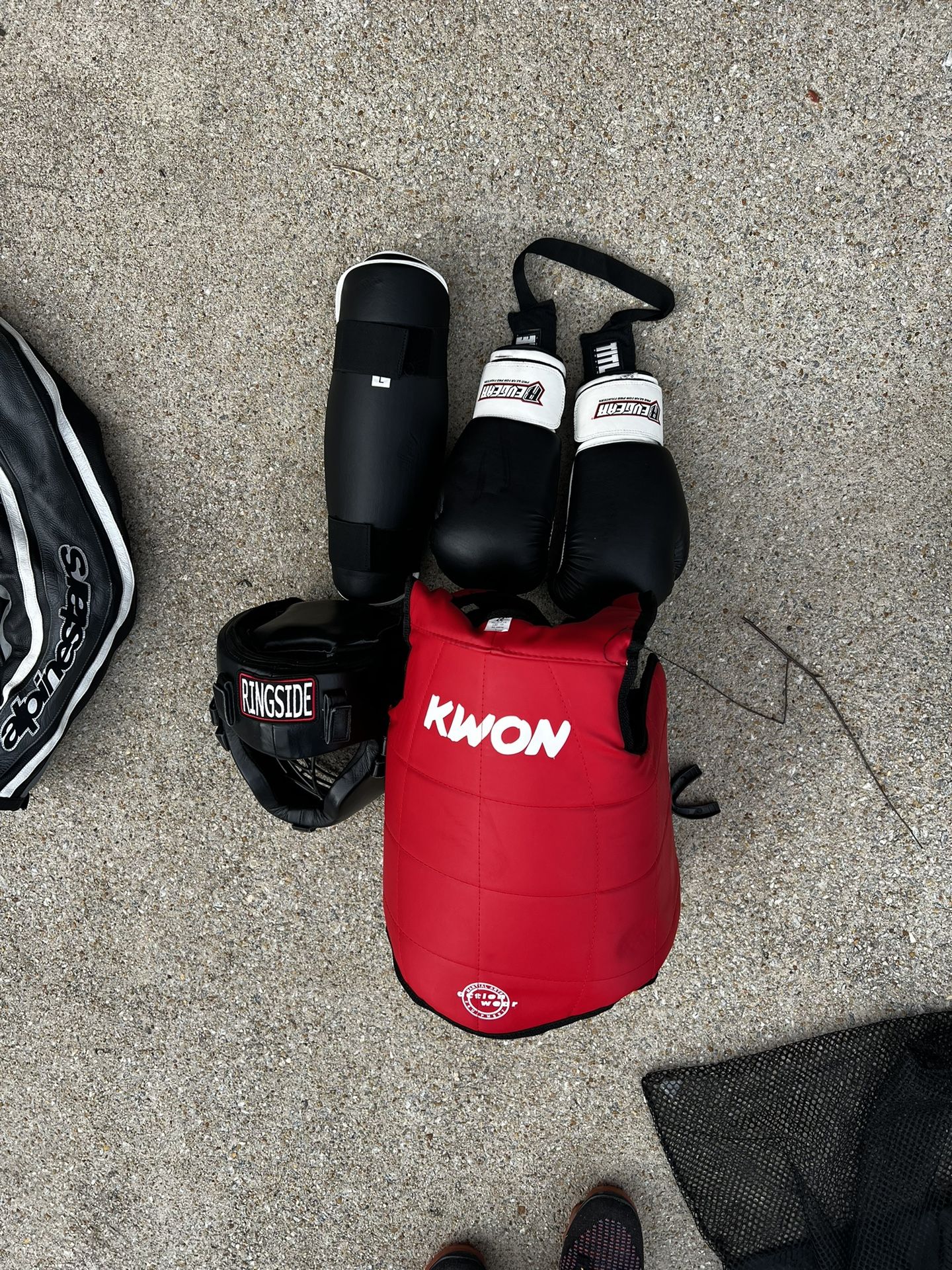 Kwon Martial Arts/Kickboxing Equipment